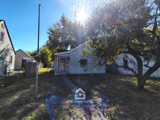 property at 1623 W 6th St
