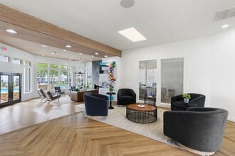 Mia LXMI Westchase West in Houston, TX - Foto de edificio - Building Photo