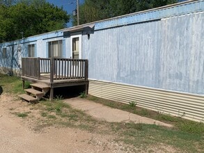 3109 Switzer Rd in Hutchinson, KS - Building Photo - Building Photo