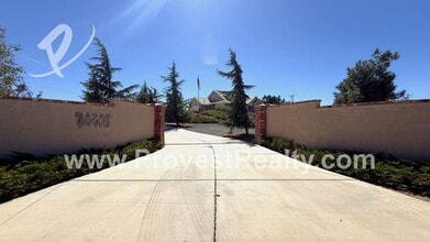 10281 Whitehaven St in Oak Hills, CA - Building Photo - Building Photo