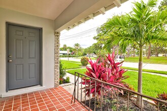 1004 Boston Ave in Fort Pierce, FL - Foto de edificio - Building Photo