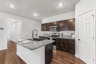 132 Ragnar Dr in Jarrell, TX - Building Photo - Building Photo