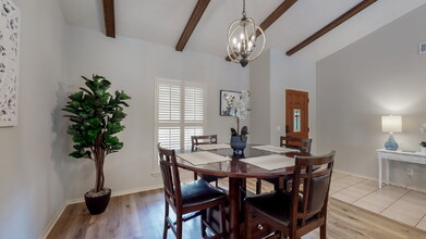 5 Dorchester Ct in Savannah, GA - Building Photo - Building Photo