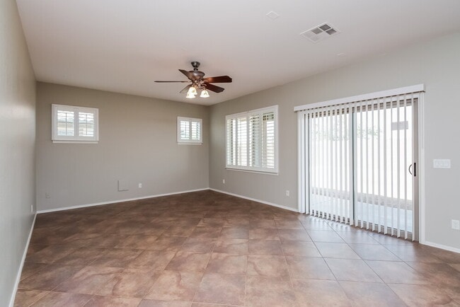 4056 E Alamo St in San Tan Valley, AZ - Foto de edificio - Building Photo