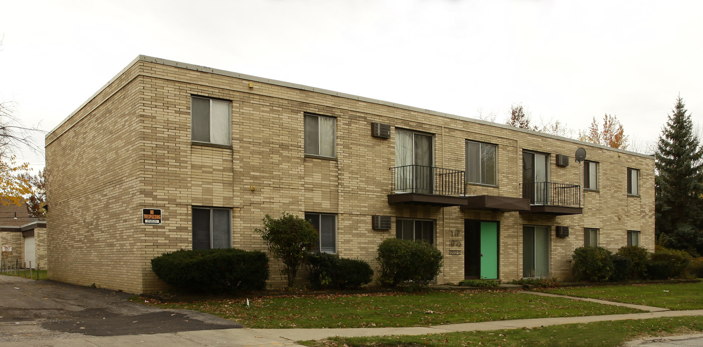 VIP Apartments in Maple Heights, OH - Building Photo