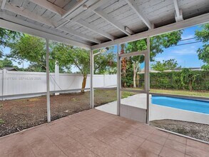 6800 Raleigh St in Hollywood, FL - Building Photo - Building Photo