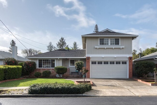 2325 Roberto St in Napa, CA - Building Photo - Building Photo