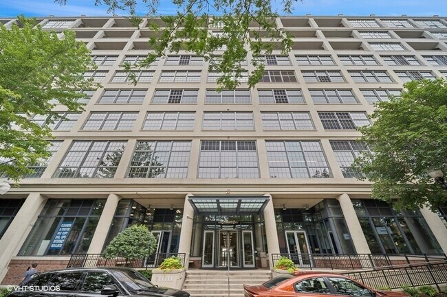 property at 900 N Kingsbury St