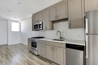 The Stanford West in Santa Monica, CA - Building Photo - Building Photo