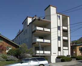 347 Warwick Ave in Oakland, CA - Building Photo - Building Photo