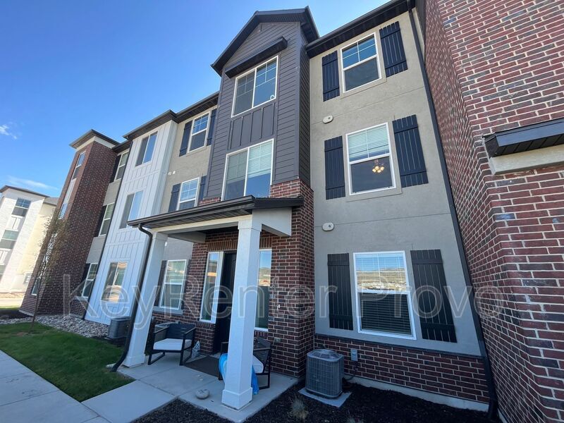 1923 N 3410 W in Lehi, UT - Building Photo