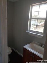 318 Aransas Ave in San Antonio, TX - Building Photo - Building Photo