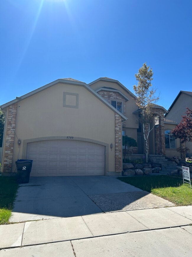 5789 W Muirwood Dr in Herriman, UT - Building Photo - Building Photo