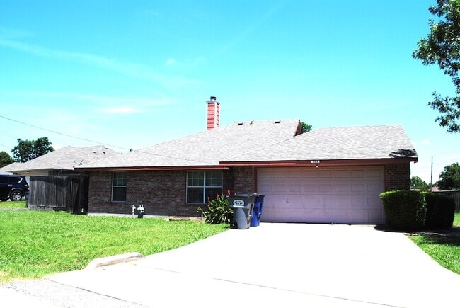 305 N Elm St, Unit 1102B in Lancaster, TX - Building Photo - Building Photo