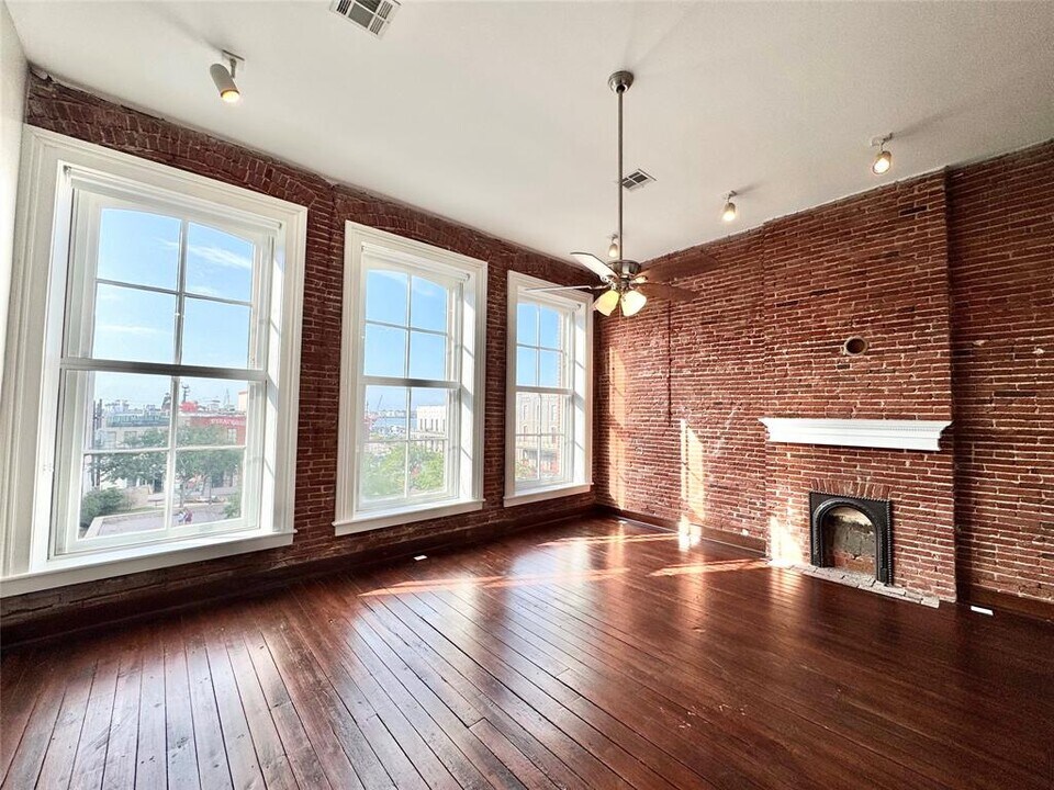 2309 The Strand in Galveston, TX - Building Photo