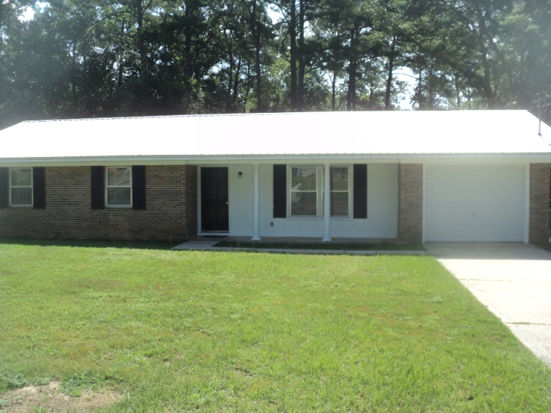 343 Bonnie Dr in Ozark, AL - Building Photo