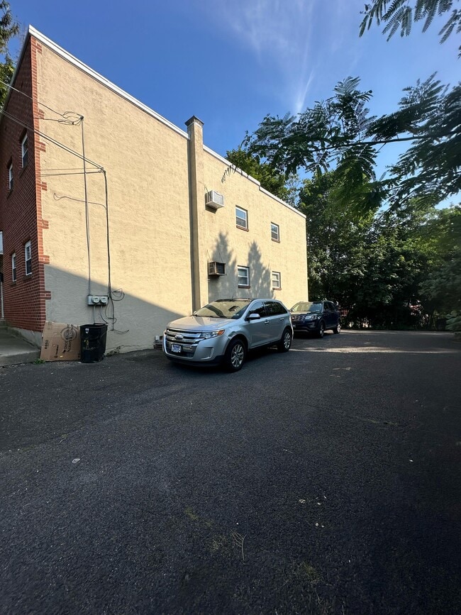 424 Paxson Ave, Unit 424 Paxson Ave Unit 2 in Glenside, PA - Building Photo - Building Photo