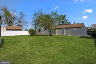 338 Goldenridge Dr in Levittown, PA - Building Photo - Building Photo