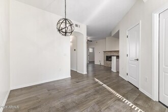 7887 N 16th St in Phoenix, AZ - Building Photo - Building Photo