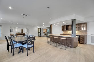 Eastwood Apartments in Troutdale, OR - Foto de edificio - Building Photo