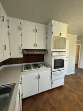 1002 S Main St in Bentonville, AR - Building Photo - Building Photo