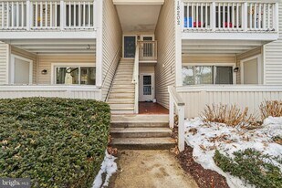 18202 Chalet Dr in Germantown, MD - Building Photo