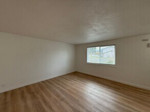 4012 Southway Loop in Springfield, OR - Building Photo - Building Photo