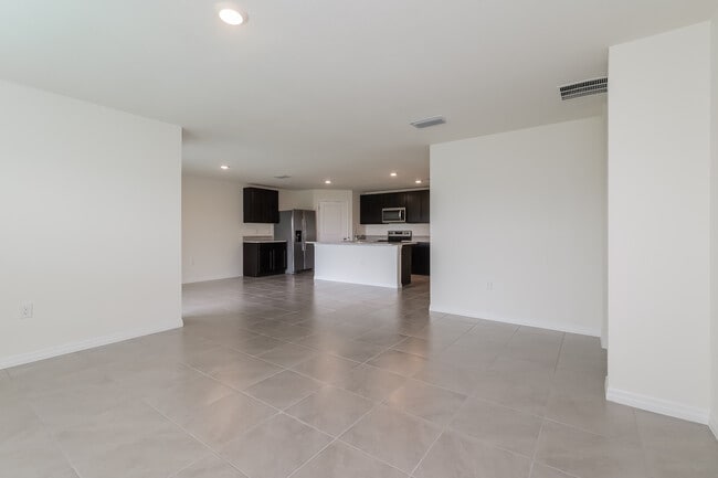 8578 Triumph Cir in Wildwood, FL - Building Photo - Building Photo