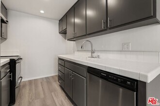 1457 Butler Ave, Unit 2 in Los Angeles, CA - Foto de edificio - Building Photo