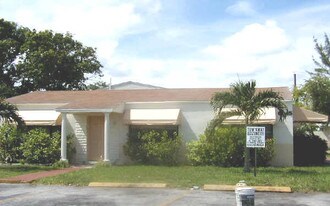 6041-6045 Buchanan St in Hollywood, FL - Building Photo