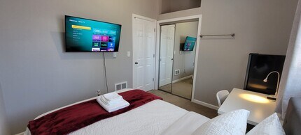 8030 238th St SW in Edmonds, WA - Foto de edificio - Building Photo