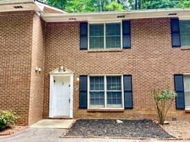 310 S Jeff Davis Dr in Fayetteville, GA - Building Photo