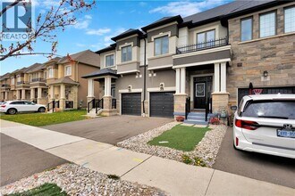 35 Bilanski Farm Rd in Brantford, ON - Building Photo - Building Photo