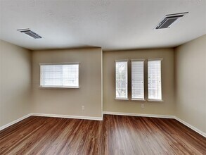 4919 Chase Wick Dr in Bacliff, TX - Building Photo - Building Photo