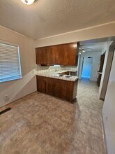 2610 Empire Ave in Brentwood, CA - Foto de edificio - Building Photo