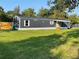 101 Caroline Ave in Lady Lake, FL - Building Photo