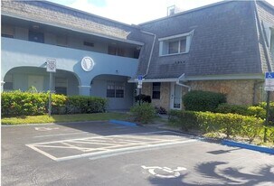 4271 NW 5th St in Plantation, FL - Building Photo