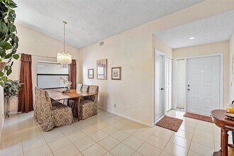 31 Columbia Ct in Deerfield Beach, FL - Building Photo - Building Photo