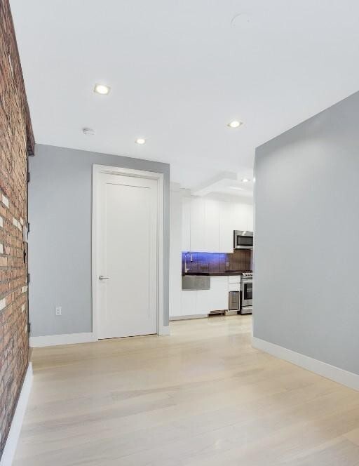 195 Stanton St, Unit 5H in New York, NY - Building Photo - Building Photo