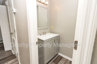 5238 Donlyn Dr in Chattanooga, TN - Foto de edificio - Building Photo