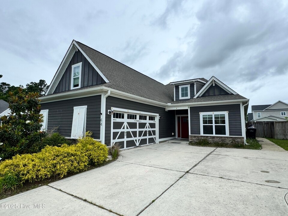 64 Evergreen Ln in Hampstead, NC - Building Photo