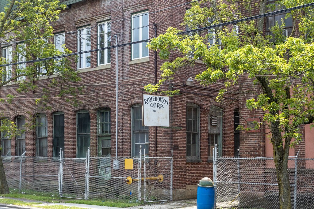 MiPlace at First Radio Roselle Park, NJ Apartments For Rent