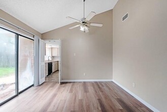 15806 Spring Forest Dr in Houston, TX - Building Photo - Building Photo