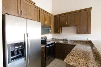 15 Regal Dr in Edinburg, TX - Building Photo - Building Photo