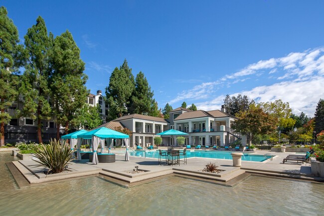 Elan at River Oaks in San Jose, CA - Foto de edificio - Building Photo