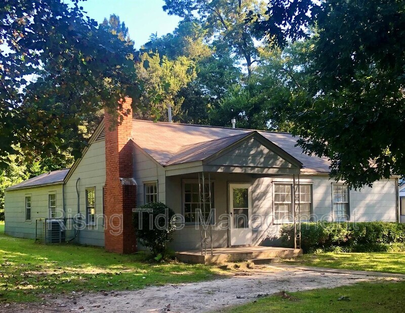 2401 Chestnut St in Montgomery, AL - Building Photo