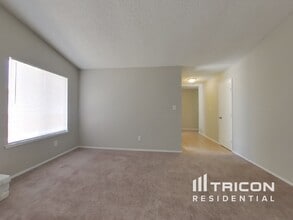 3012 Snowberry Ln in Modesto, CA - Building Photo - Building Photo