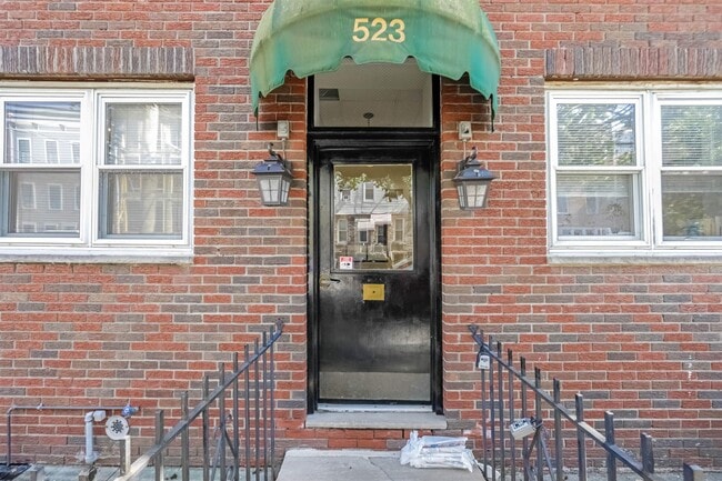 523 Adams St in Hoboken, NJ - Building Photo - Building Photo