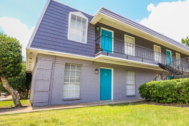 La Plaza Apartments photo'