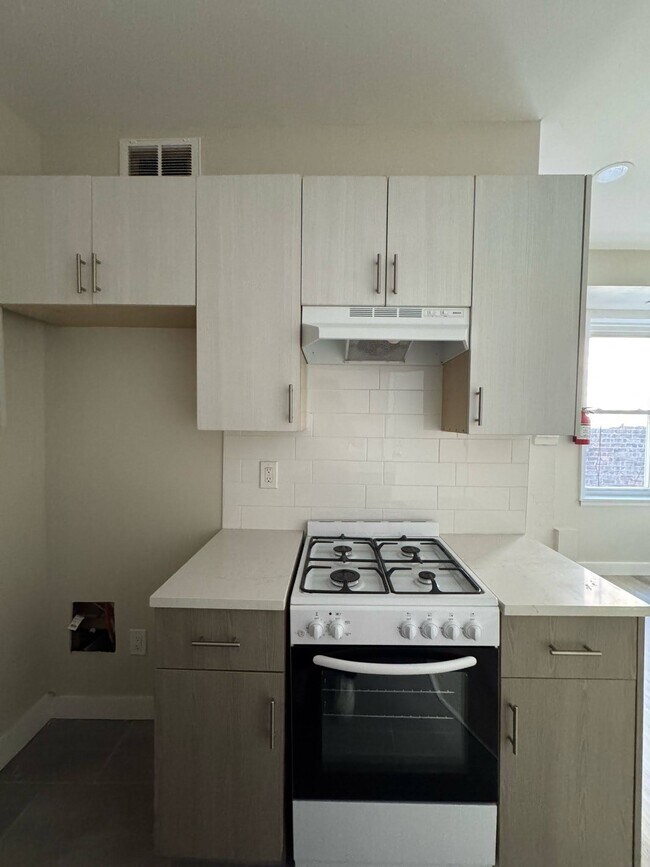 88 Pulaski St, Unit 7